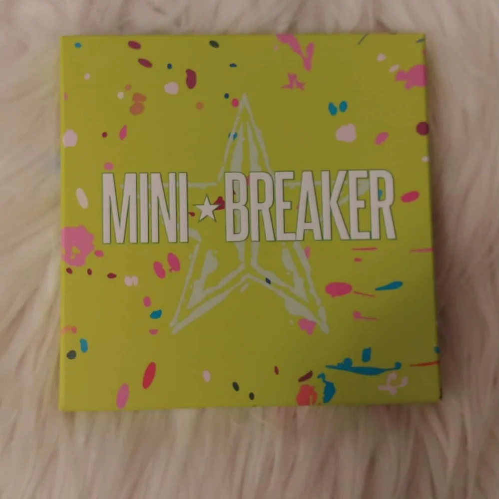 💝 FIRM! NWT JEFFREE STAR MINI BREAKER EYESHADOW PRESSED PALETTE (LAST ONE)